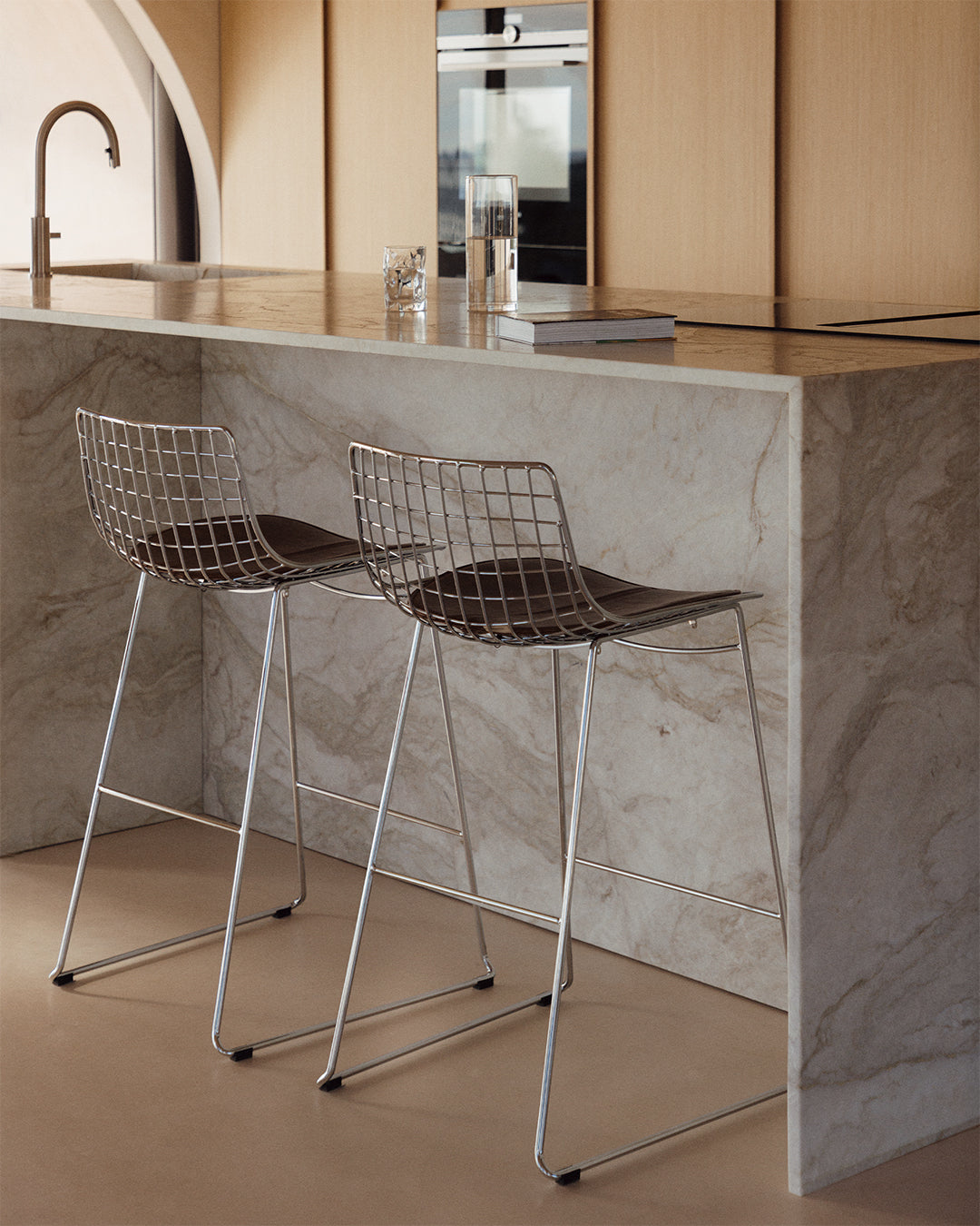 Baro | Pusbario Kėdės