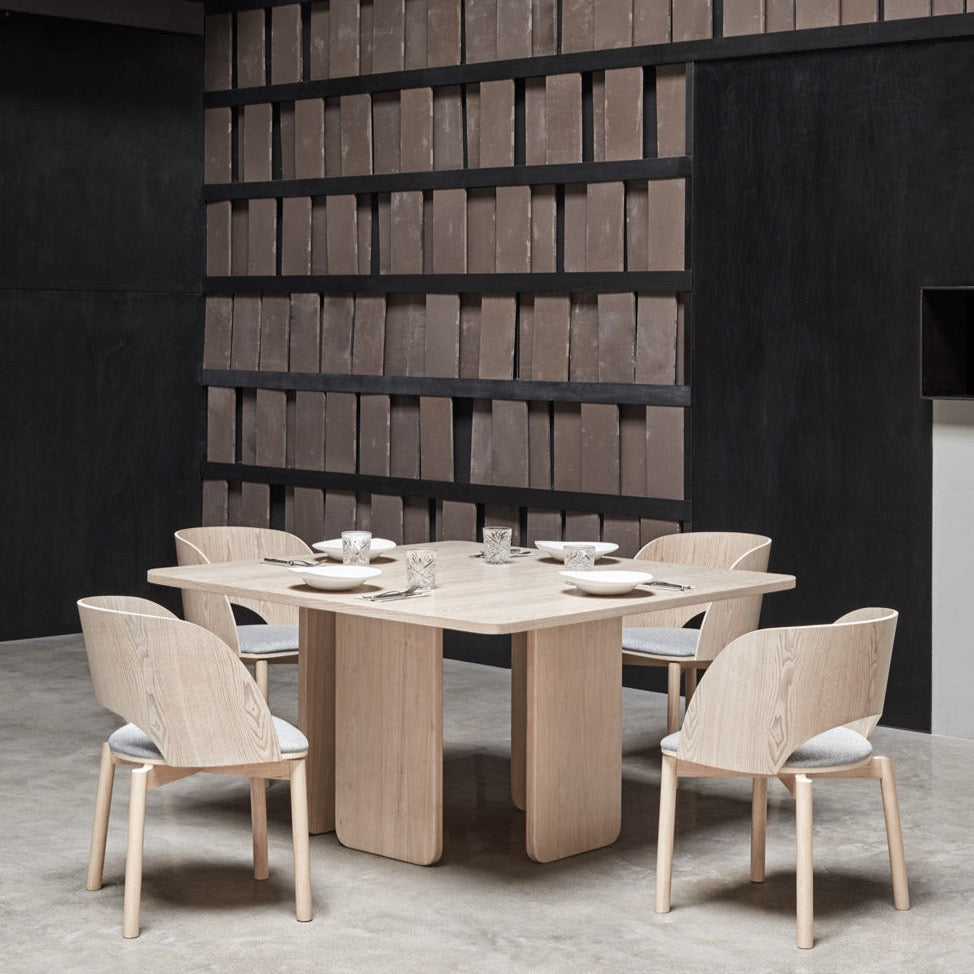 Stalas ARQ Square 137 cm