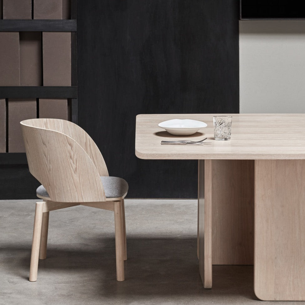 Stalas ARQ Square 137 cm