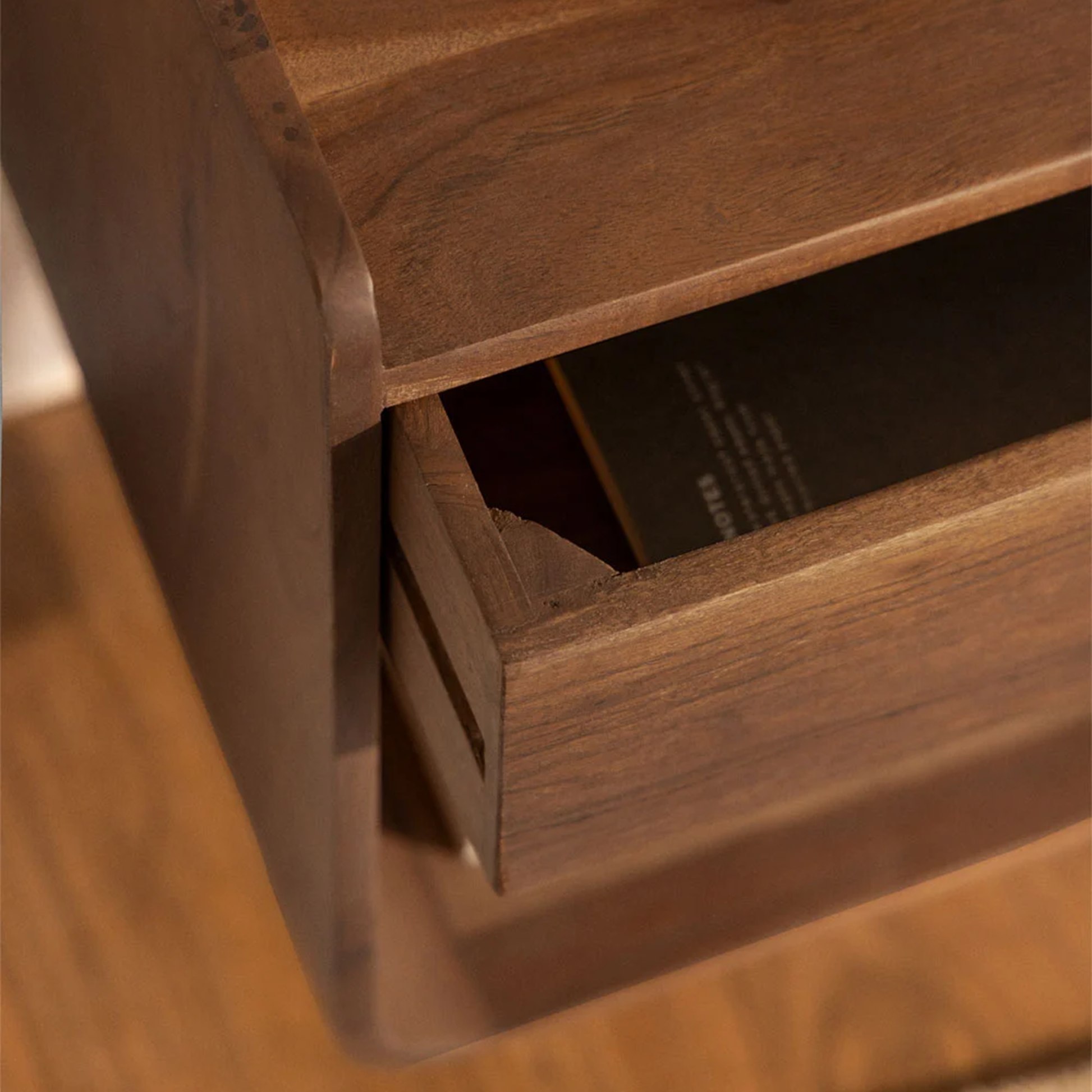 MALIA naktinis staliukas