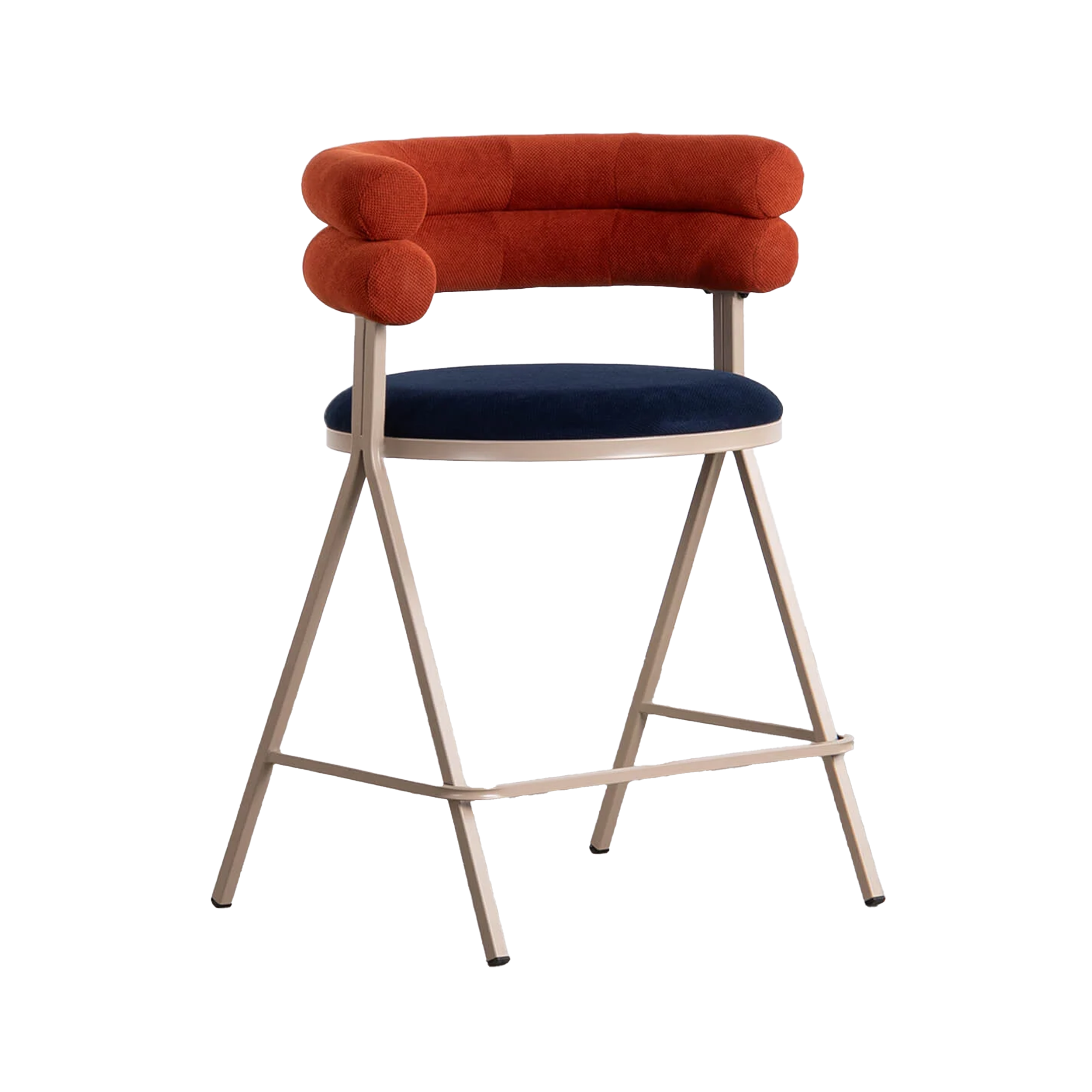 Modernaus stiliaus pusbario kėdė su pusapvaliu atlošu, kuris yra labai minkštas | decorada.lt