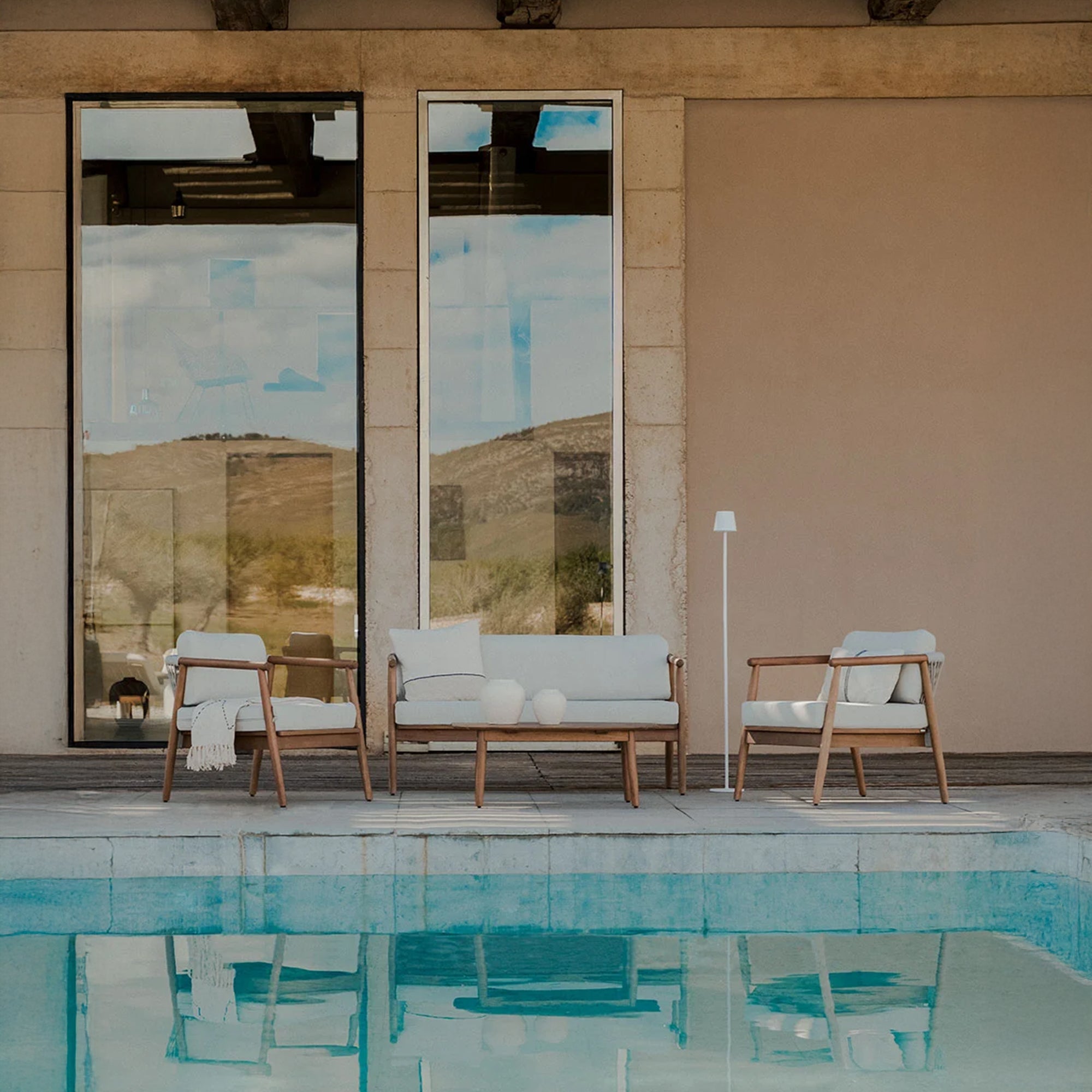 ADERO lauko baldų komplektas