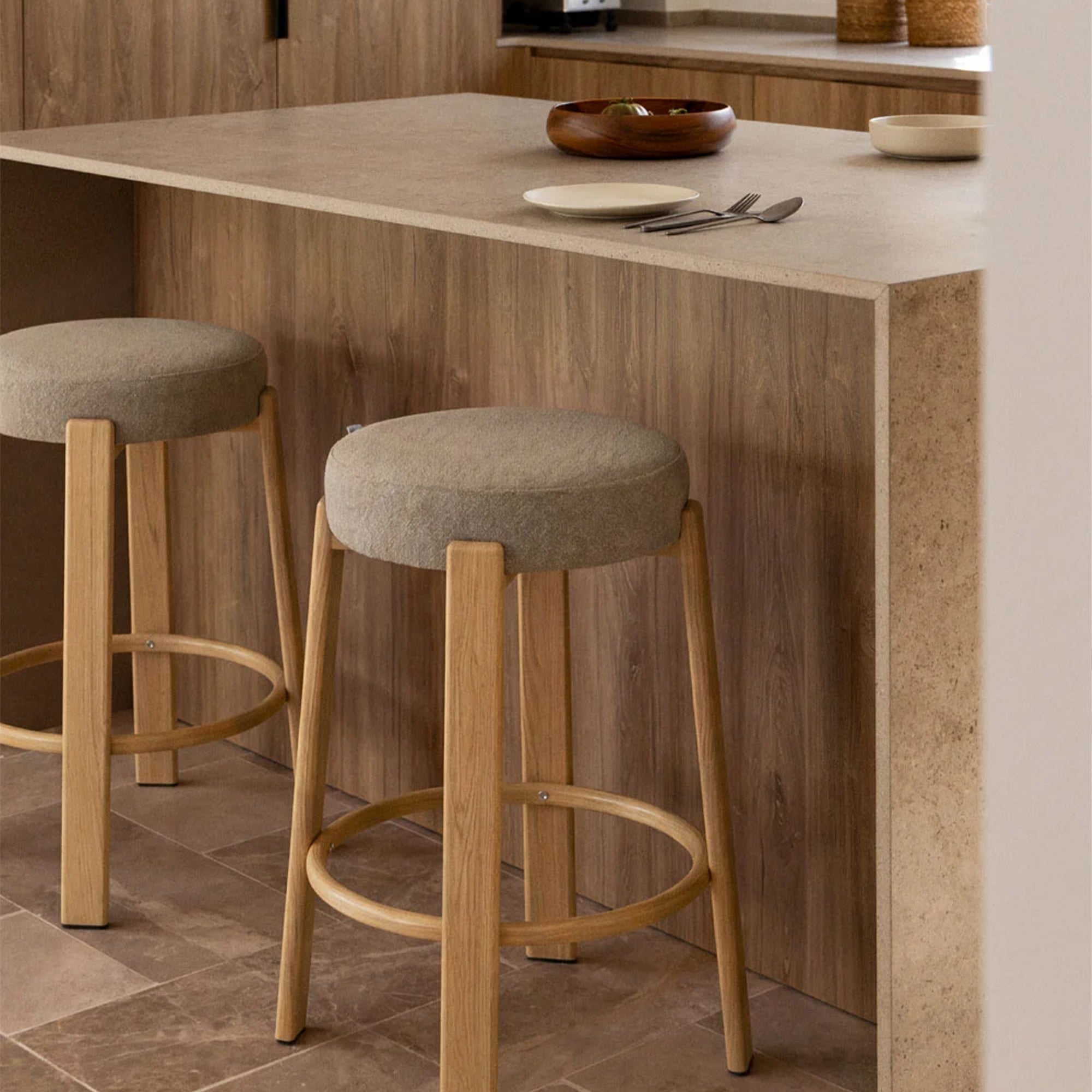 Pusbario kėdė CECIL 65 cm