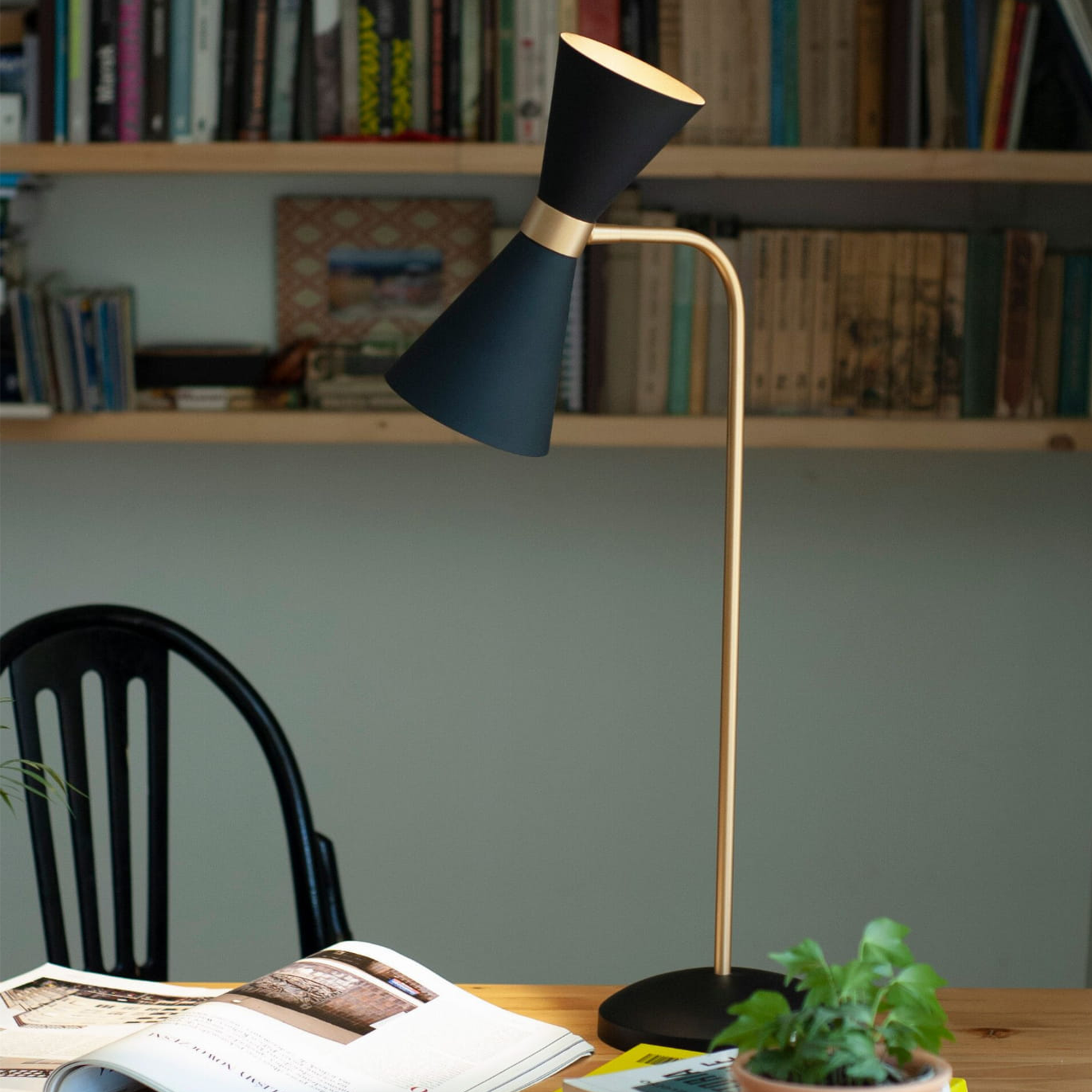 MAXLIGHT CORNET stalinis šviestuvas