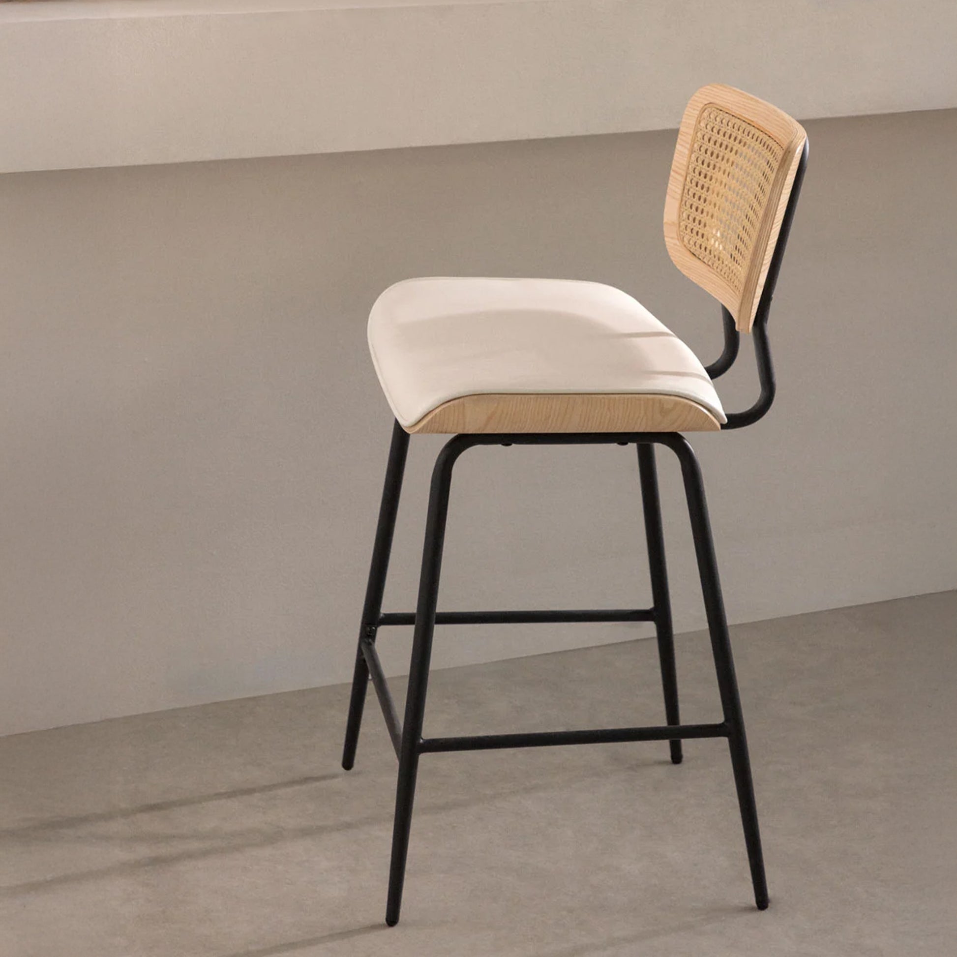 Baro | Pusbario kėdė RAYNA