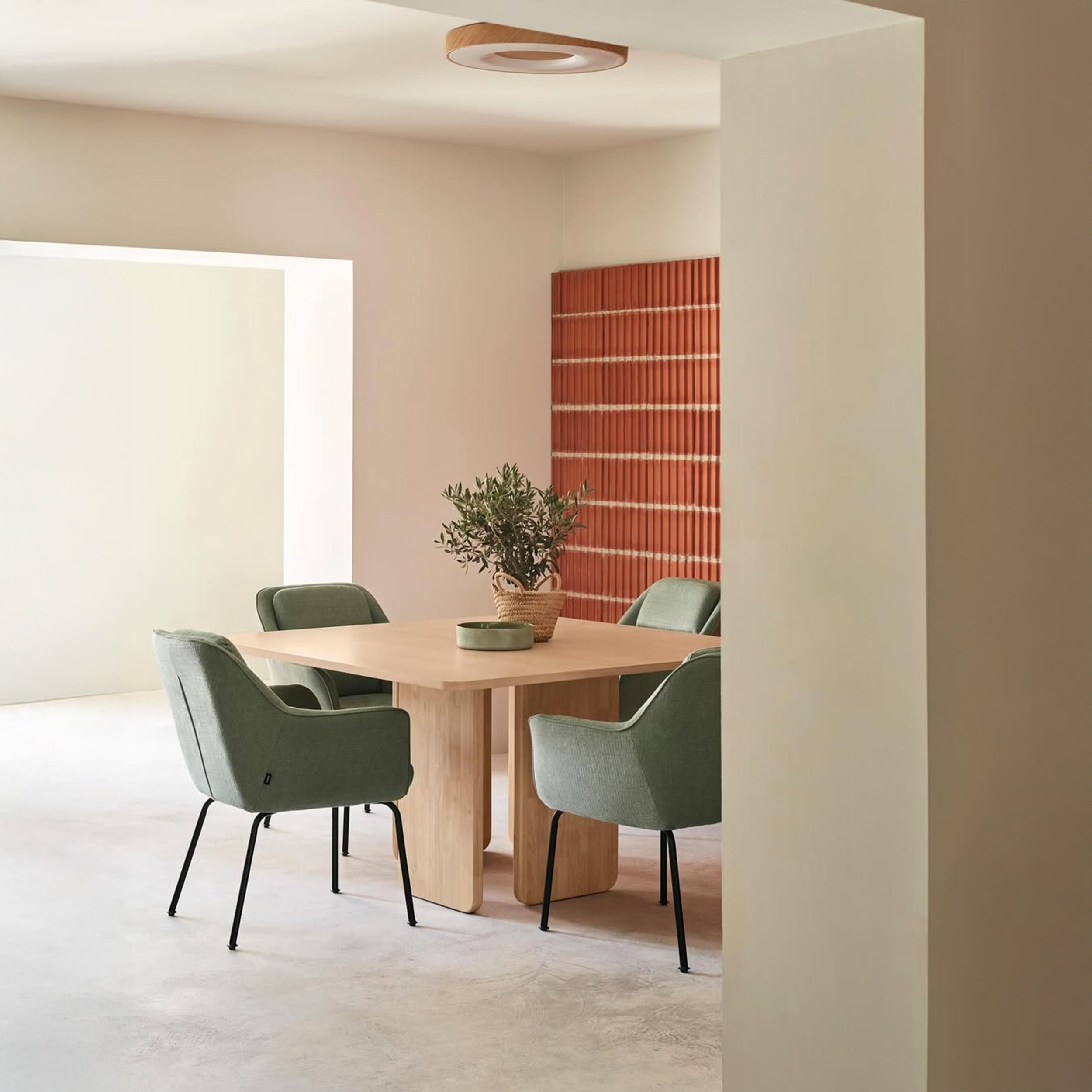 Stalas ARQ 137 × 137 cm
